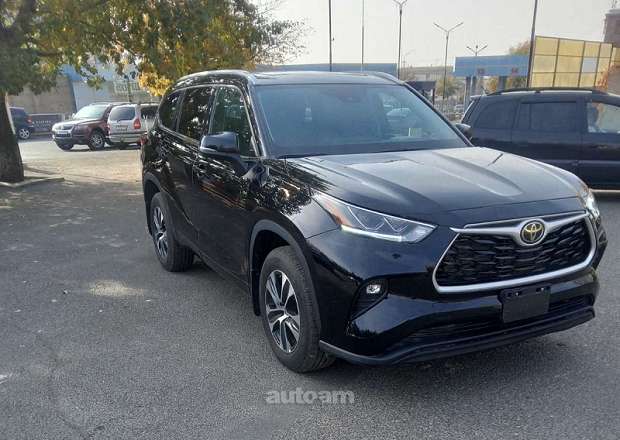 Toyota Highlander 2022 — լուսանկար 3