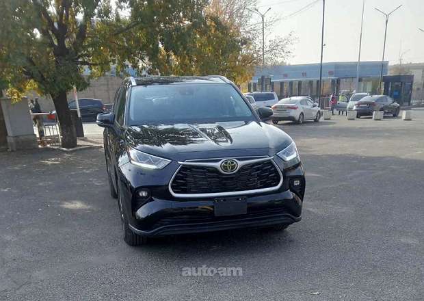 Toyota Highlander 2022 — լուսանկար 2