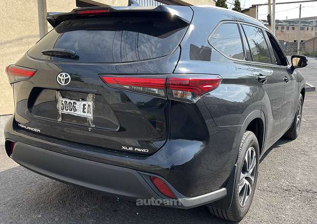 Toyota Highlander 2022 — լուսանկար 9