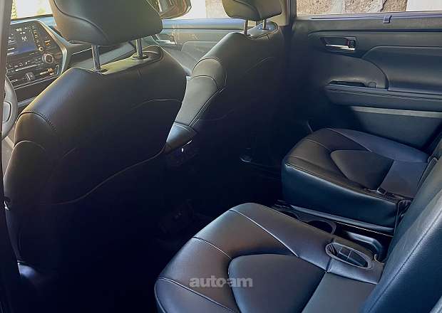 Toyota Highlander 2022 — լուսանկար 12