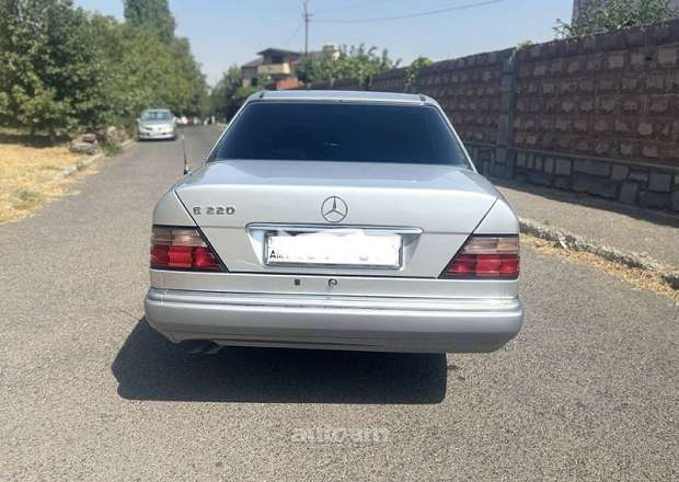 Mercedes-Benz E 220 1995 — լուսանկար 8