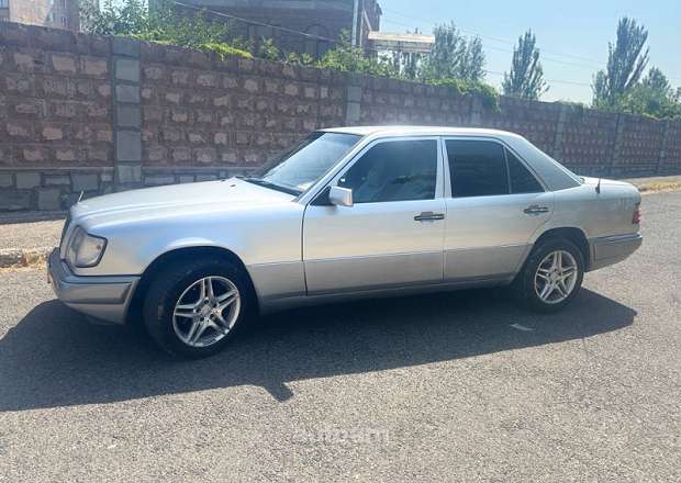 Mercedes-Benz E 220 1995 — լուսանկար 2