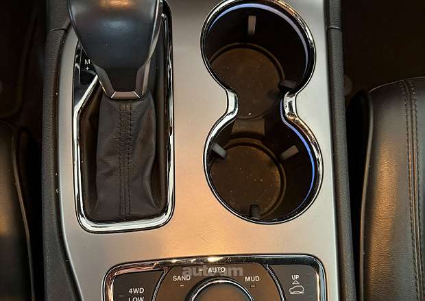 Jeep Grand Cherokee 2019 — լուսանկար 7