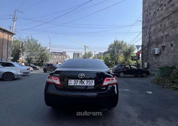 Toyota Camry 2011 — photo 4
