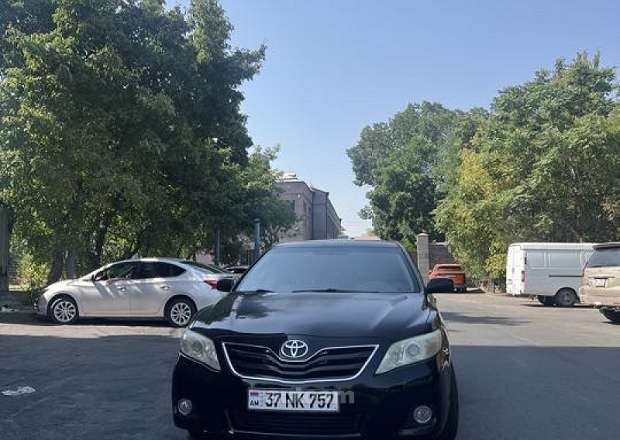 Toyota Camry 2011 — photo 1