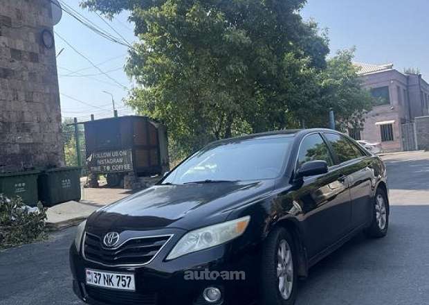 Toyota Camry 2011 — photo 2
