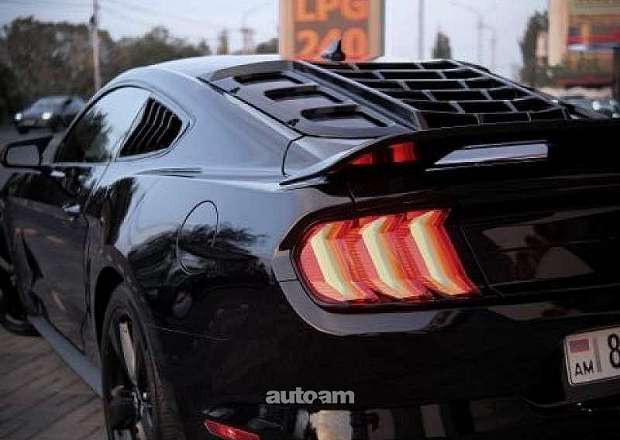 Ford Mustang 2022 — фото 1