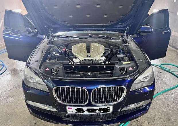 BMW 750 2010 — լուսանկար 6