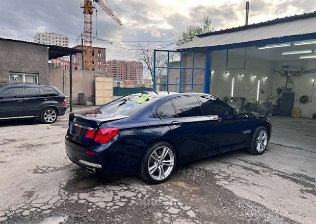 BMW 750 2010 — լուսանկար 2