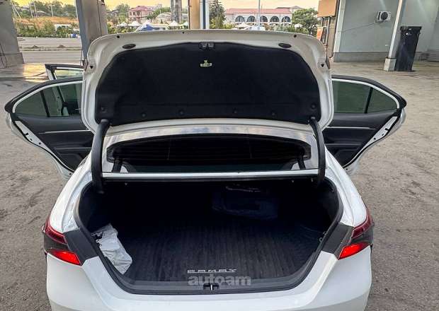 Toyota Camry 2021 — լուսանկար 10