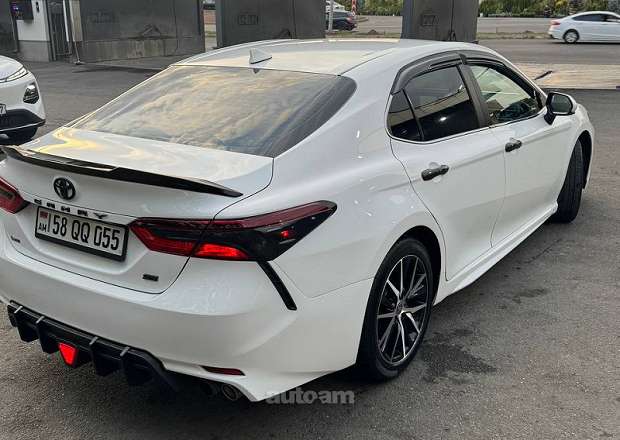 Toyota Camry 2021 — լուսանկար 2