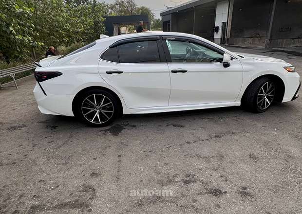 Toyota Camry 2021 — լուսանկար 3