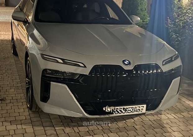 BMW i7 2023 — լուսանկար 1