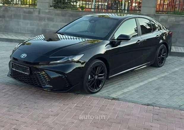 Toyota Camry 2025 — фото 1