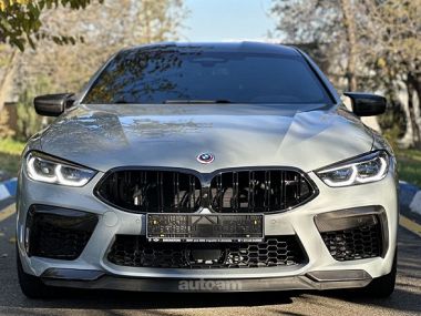 BMW M8  2023 