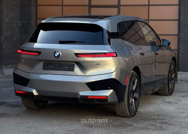 BMW iX
