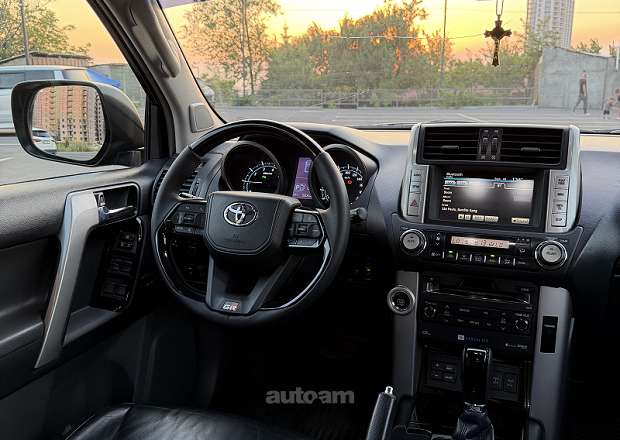 Toyota Land Cruiser Prado 2010 — լուսանկար 12