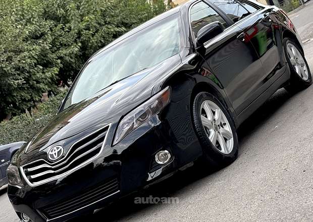 Toyota Camry 2010 — photo 2