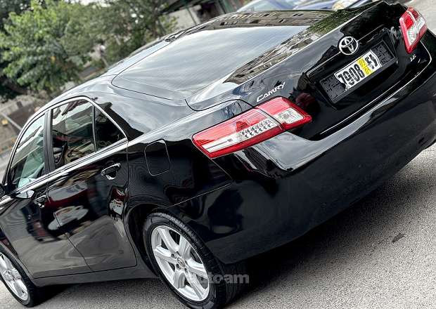 Toyota Camry 2010 — photo 3