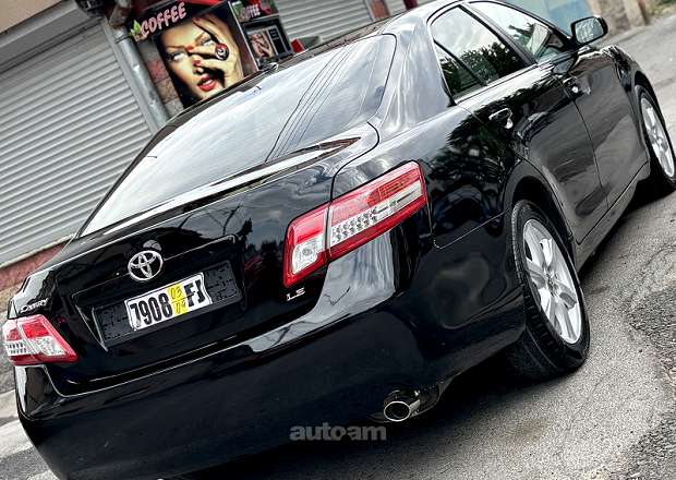 Toyota Camry 2010 — photo 4