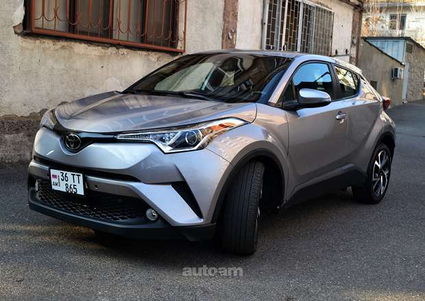 Toyota C-HR 2018 — photo 1