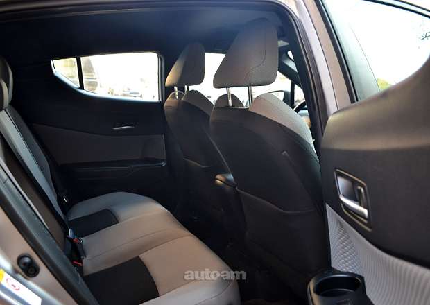 Toyota C-HR 2018 — photo 9