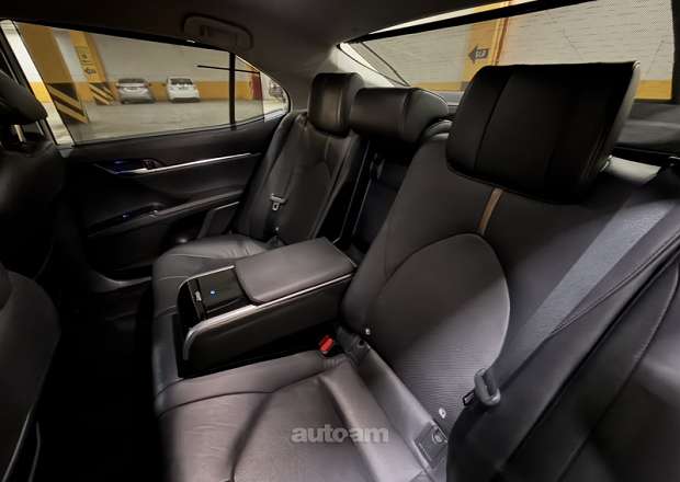 Toyota Camry 2018 — լուսանկար 2