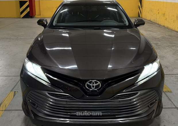 Toyota Camry 2018 — լուսանկար 1