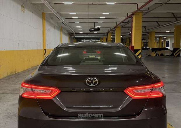 Toyota Camry 2018 — լուսանկար 3