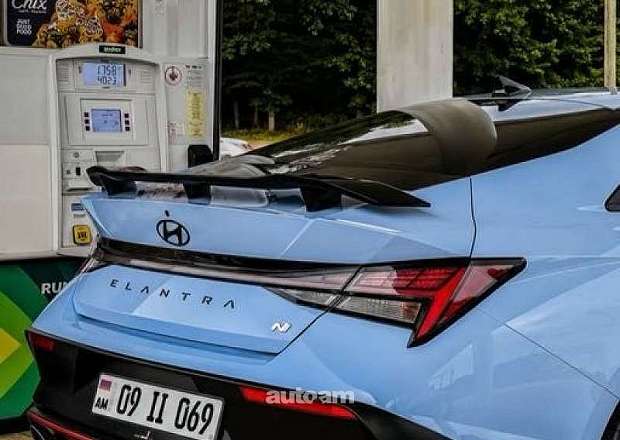 Hyundai Elantra 2025 — photo 1