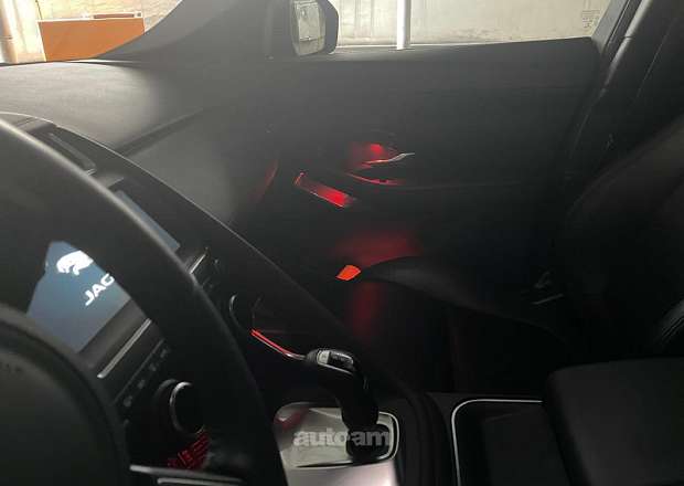 Jaguar E-Pace 2019 — photo 1