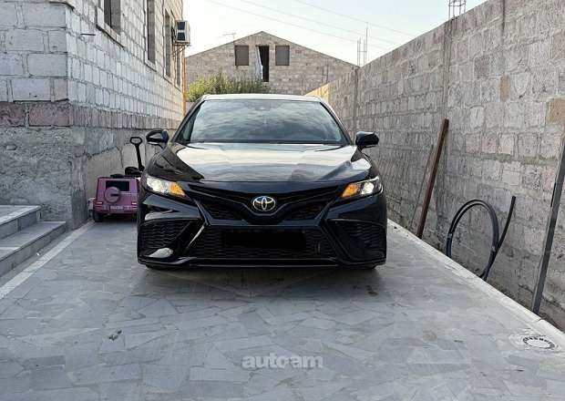 Toyota Camry 2023 — photo 3