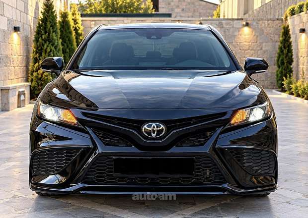Toyota Camry 2023 — photo 2