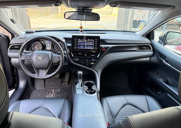 Toyota Camry 2023 — photo 9