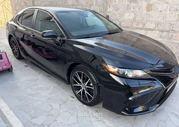 Toyota Camry 2023 — photo 4