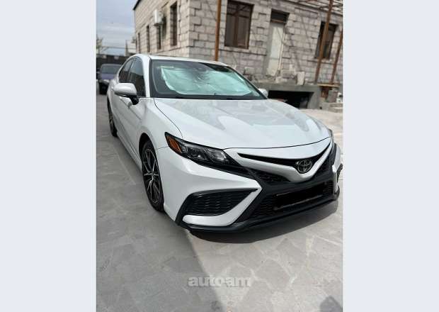 Toyota Camry 2023 — լուսանկար 3
