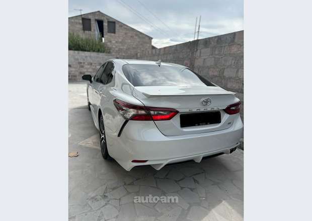 Toyota Camry 2023 — լուսանկար 8