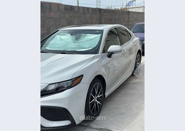 Toyota Camry 2023 — լուսանկար 2