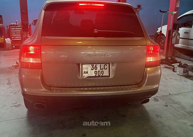 Porsche Cayenne 2005 — լուսանկար 2