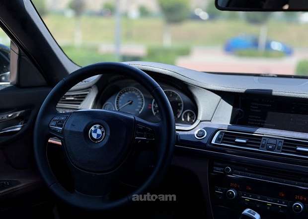 BMW 740 2010 — լուսանկար 8