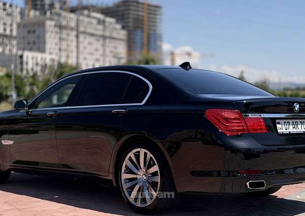 BMW 740 2010 — լուսանկար 5