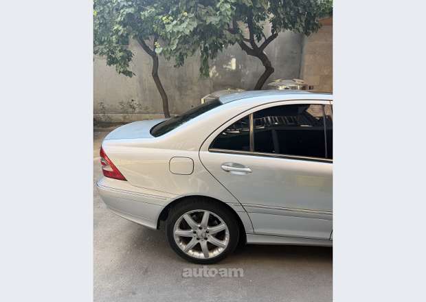 Mercedes-Benz C 230 2003 — լուսանկար 1
