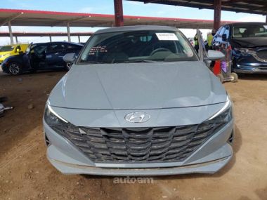 Hyundai Elantra  2022 