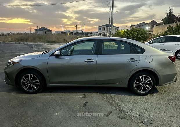 Kia Forte 2023 — photo 3