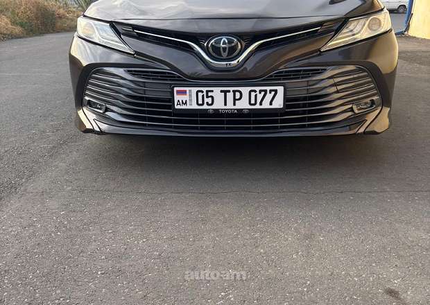 Toyota Camry 2018 — լուսանկար 2