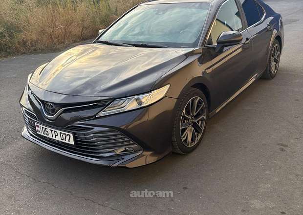 Toyota Camry 2018 — լուսանկար 1