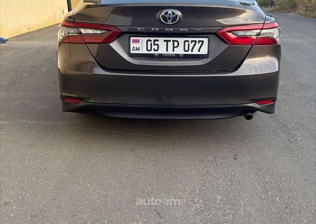 Toyota Camry 2018 — լուսանկար 3