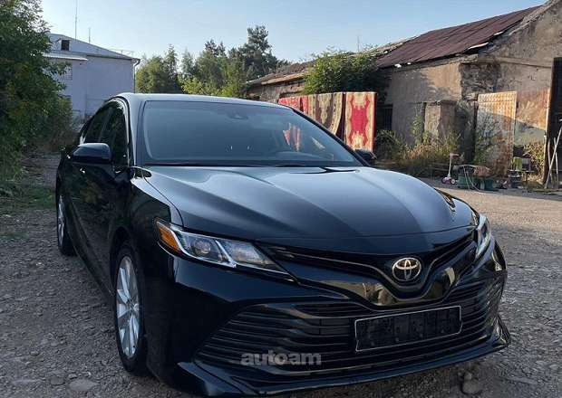 Toyota Camry 2018 — photo 3