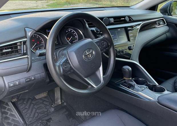 Toyota Camry 2018 — photo 8