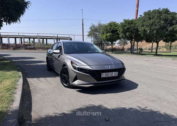 Hyundai Elantra 2023 — լուսանկար 2